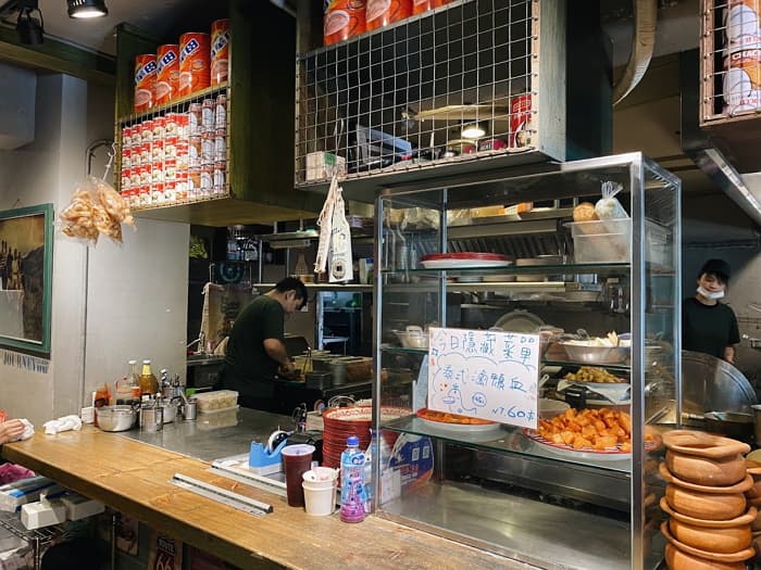 台北公館餐廳︱泰街頭給你最正宗的泰式街頭小吃，佛統滷牛肉米線、冬蔭湯麵、月亮蝦餅超高CP值的百元美食