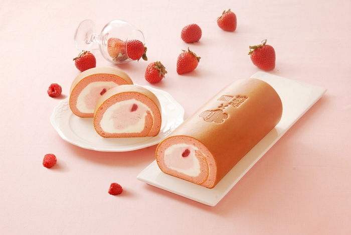 草莓季開跑！亞尼克 × 這群人合作推出「雪戀莓生乳捲」，13 款草莓甜點限時開賣